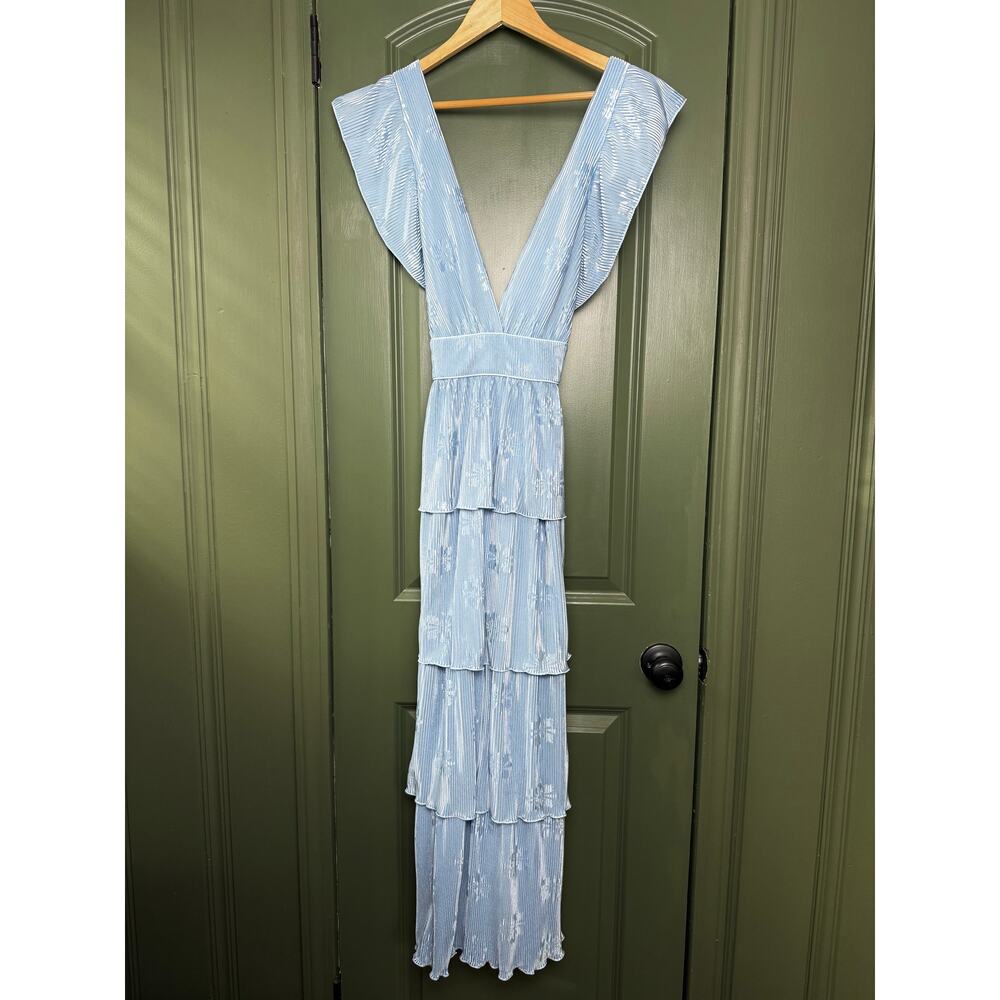 NWT Saylor Luba Daisy Pleat Shimmer V-Neck Midi Tiered Dress Dusty Blue Small275